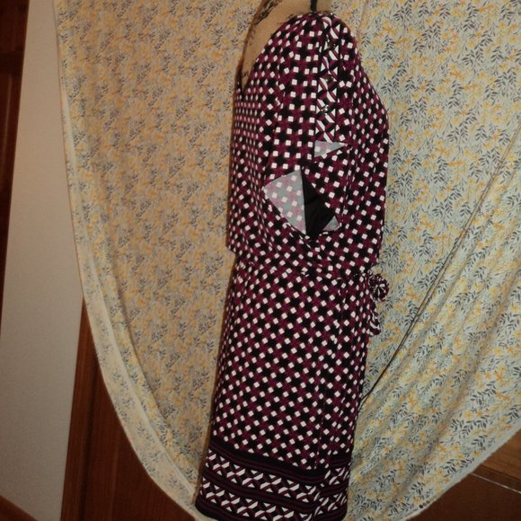 Dress - Picture 8 of 10